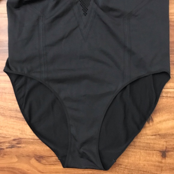 NWT Women’s Nike City Ready Seamless Bodysuit - Picture 9 of 15